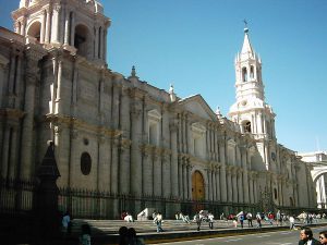 1200px-Basilica_Cathedral_of_Arequipa